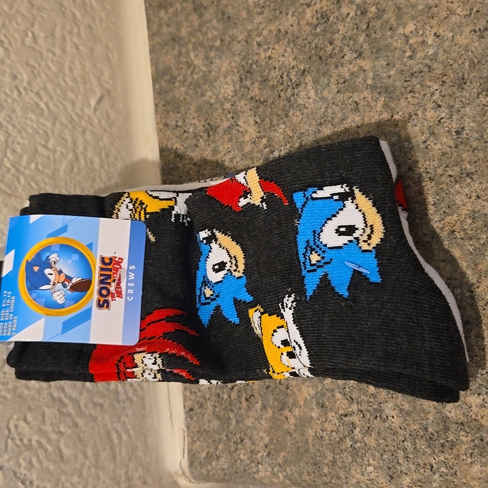 Sonic the Hedgehog Socks 2 Pair Adult  Classic Sock Size 6-12 NWT